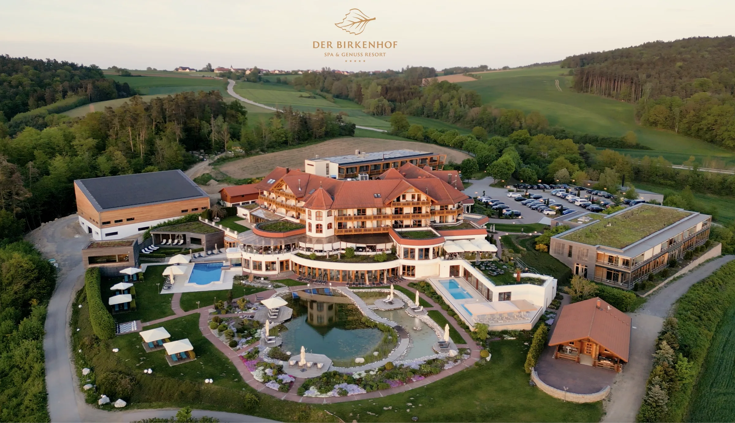 Luftaufnahme des Der Birkenhof Spa & Genuss Resorts im Oberpfälzer Seenland
